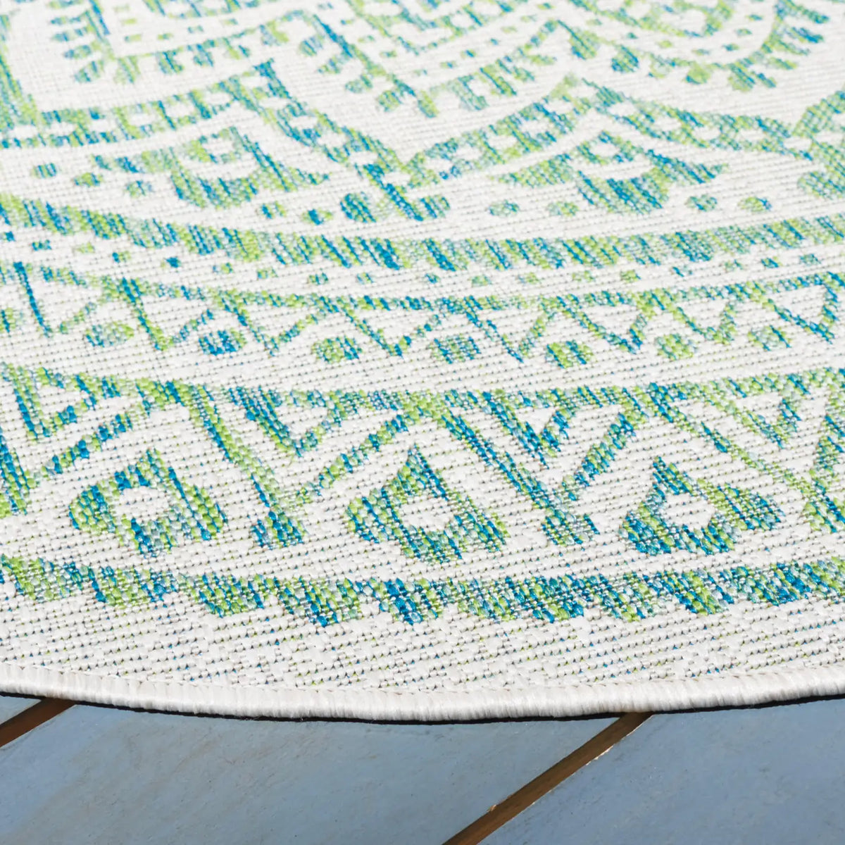 Safavieh Courtyard 6'-7" x 6'-7" Rug in Ivory / Green