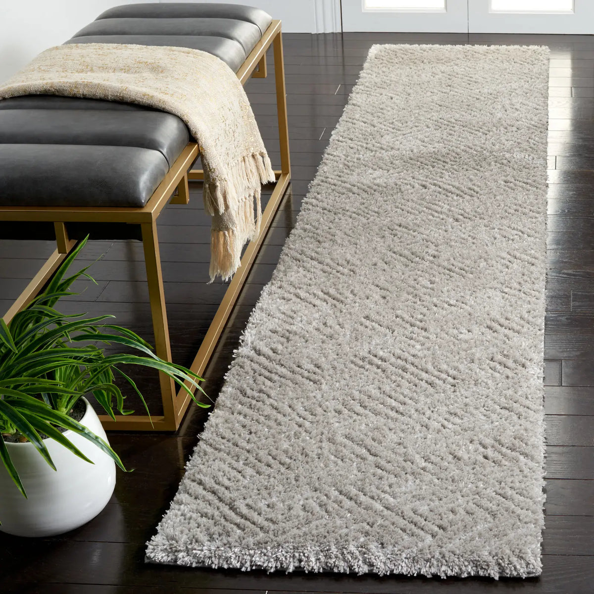 Safavieh Tahoe Shag 2'-0" x 9'-0" Rug in Grey