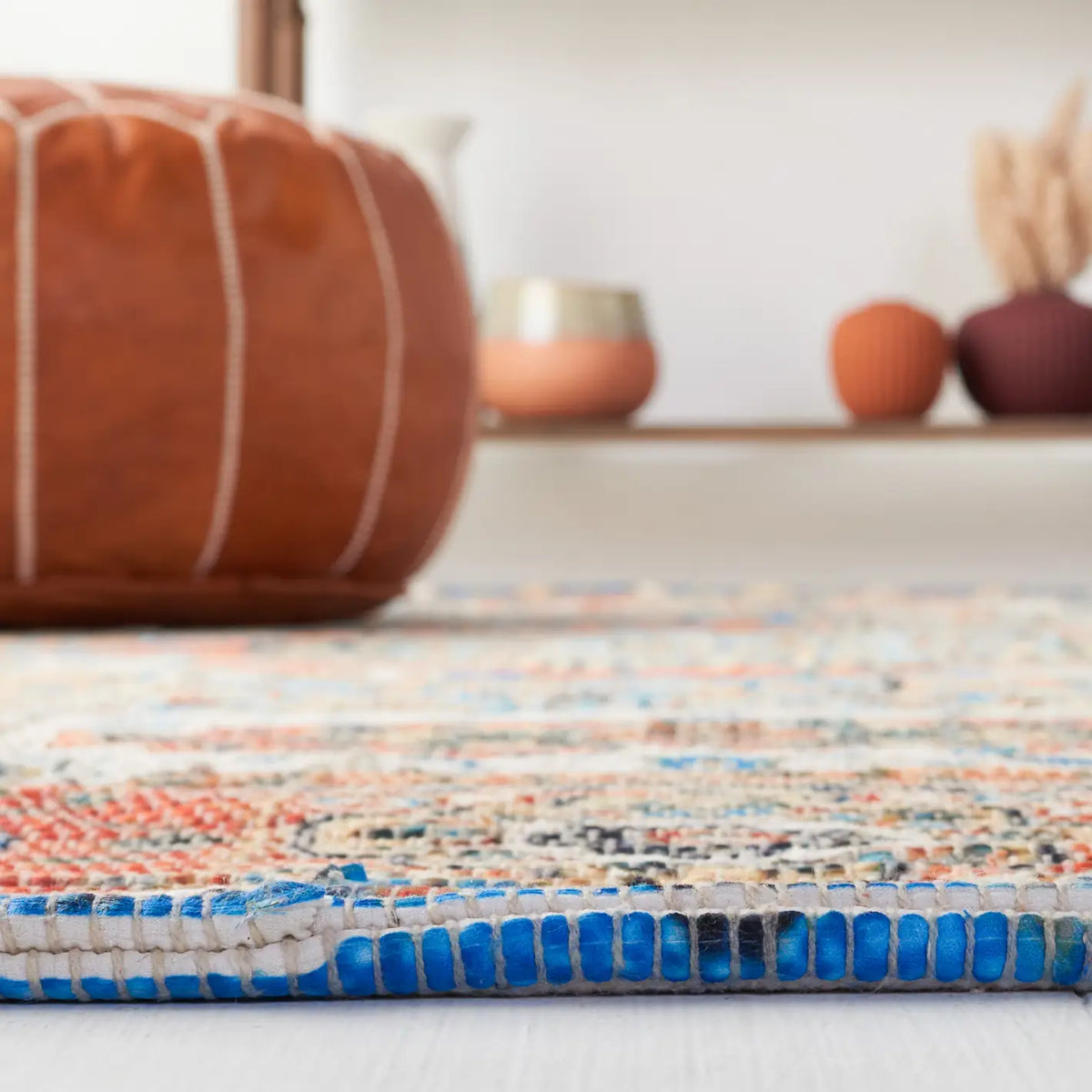 Safavieh Saffron 4'-0" x 6'-0" Rug in Orange / Blue