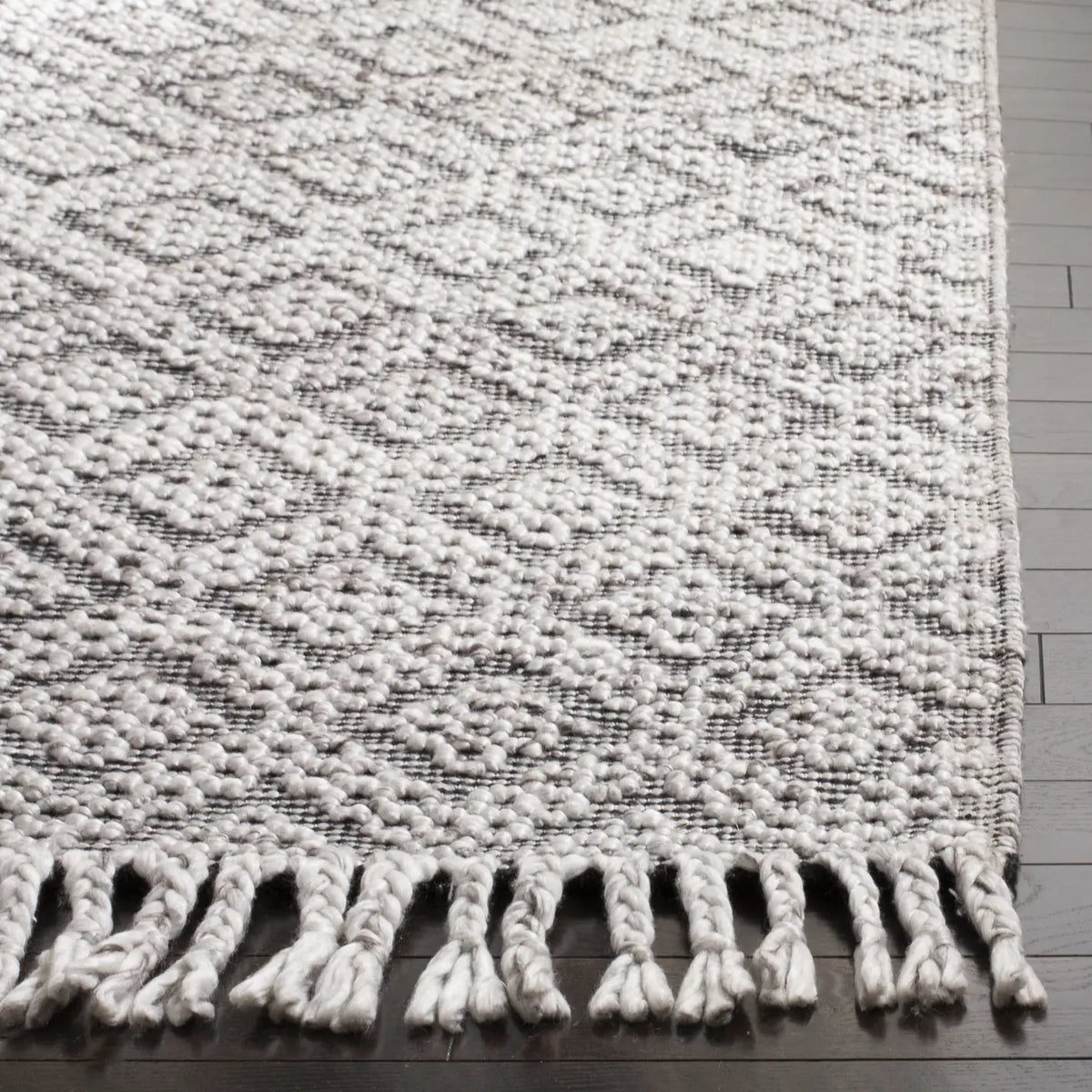 Safavieh Natura 5'-0" x 8'-0" Rug in Charcoal