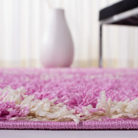Safavieh Sgd-Dallas Shag 4'-0" x 6'-0" Rug in Pink / Ivory