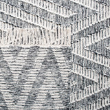 Safavieh Kilim 4'-0" x 6'-0" Rug in Black / Ivory