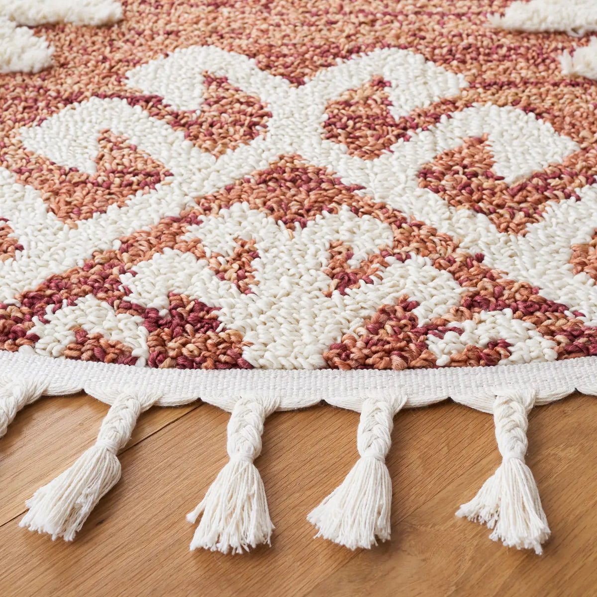 Safavieh Moroccan Tassel Shag 6'-7" x 6'-7" Rug in Orange / Ivory
