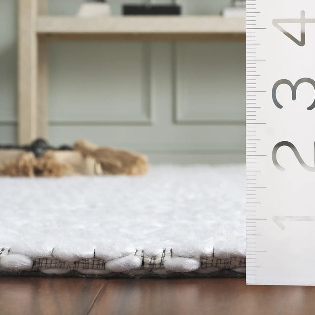 Safavieh Marbella 2'-3" x 8'-0" Rug in Ivory