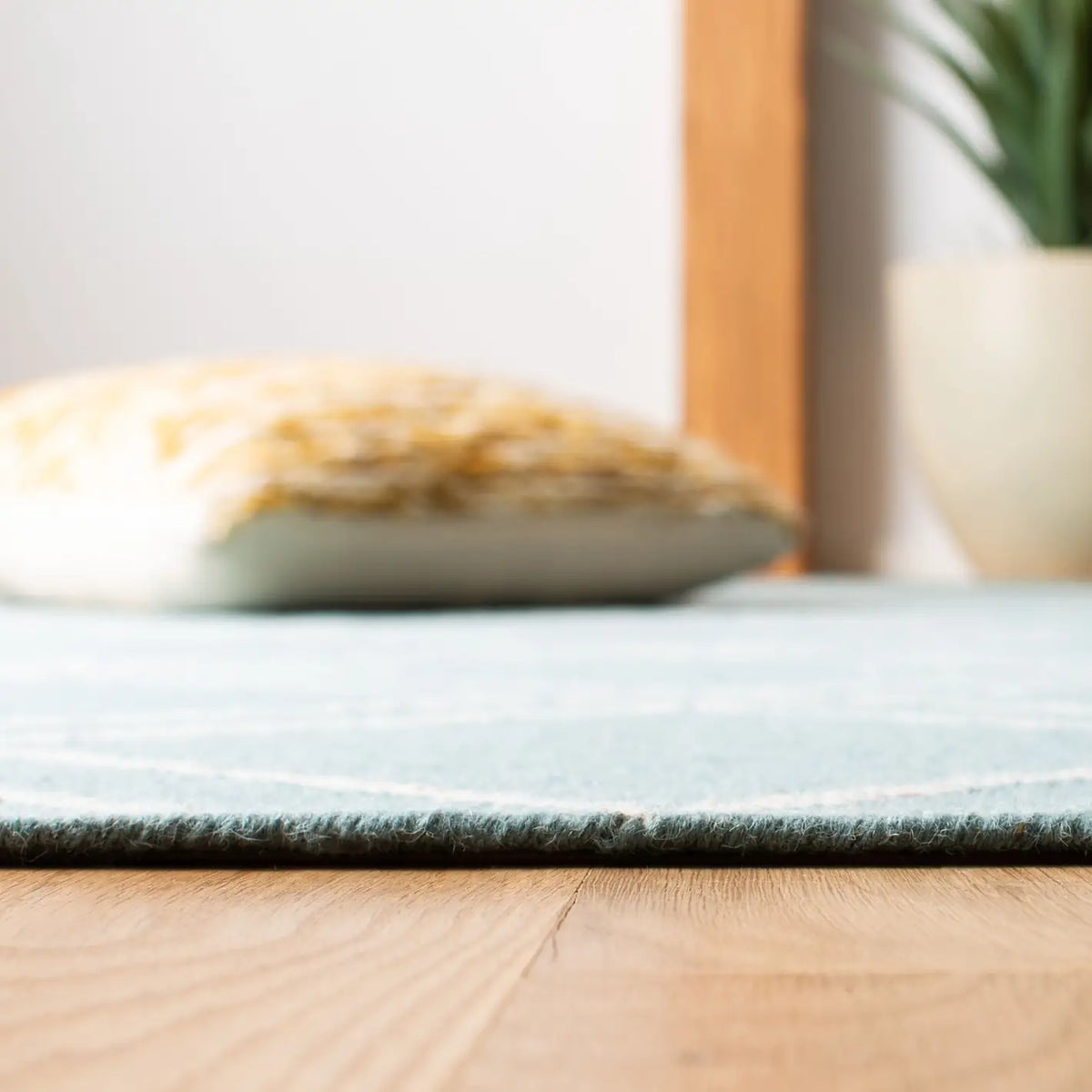 Safavieh Dhurries 4'-0" x 6'-0" Rug in Light Blue / Ivory