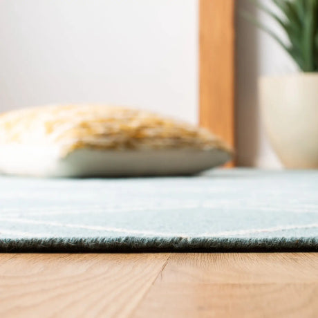 Safavieh Dhurries 4'-0" x 6'-0" Rug in Light Blue / Ivory
