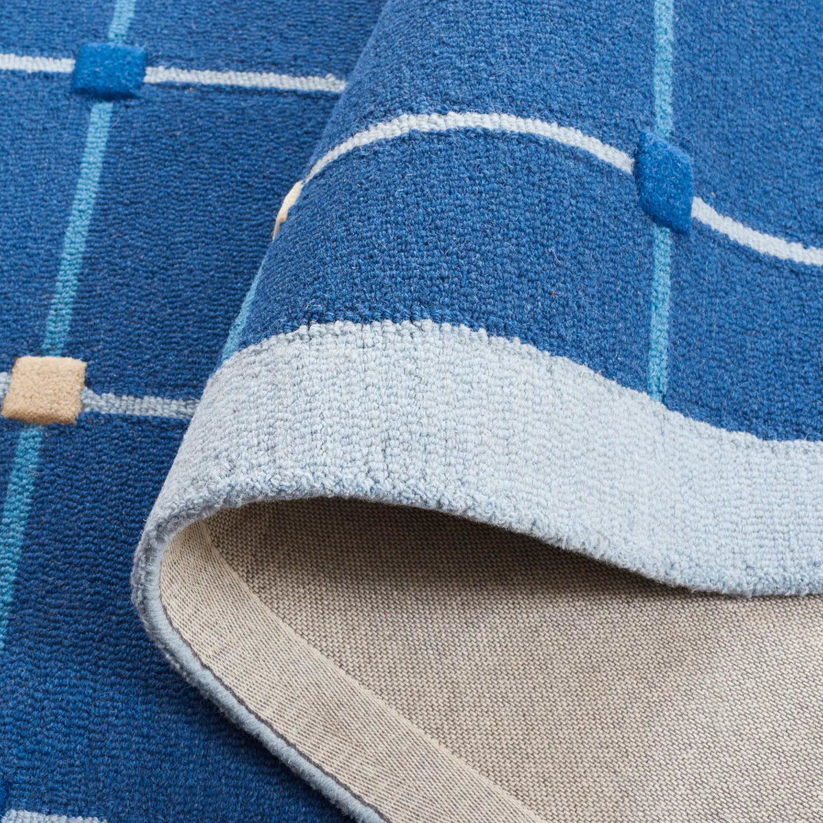 Safavieh Genre 4'-0" x 6'-0" Rug in Blue / Beige