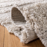Safavieh Casablanca 4'-0" x 6'-0" Rug in Grey