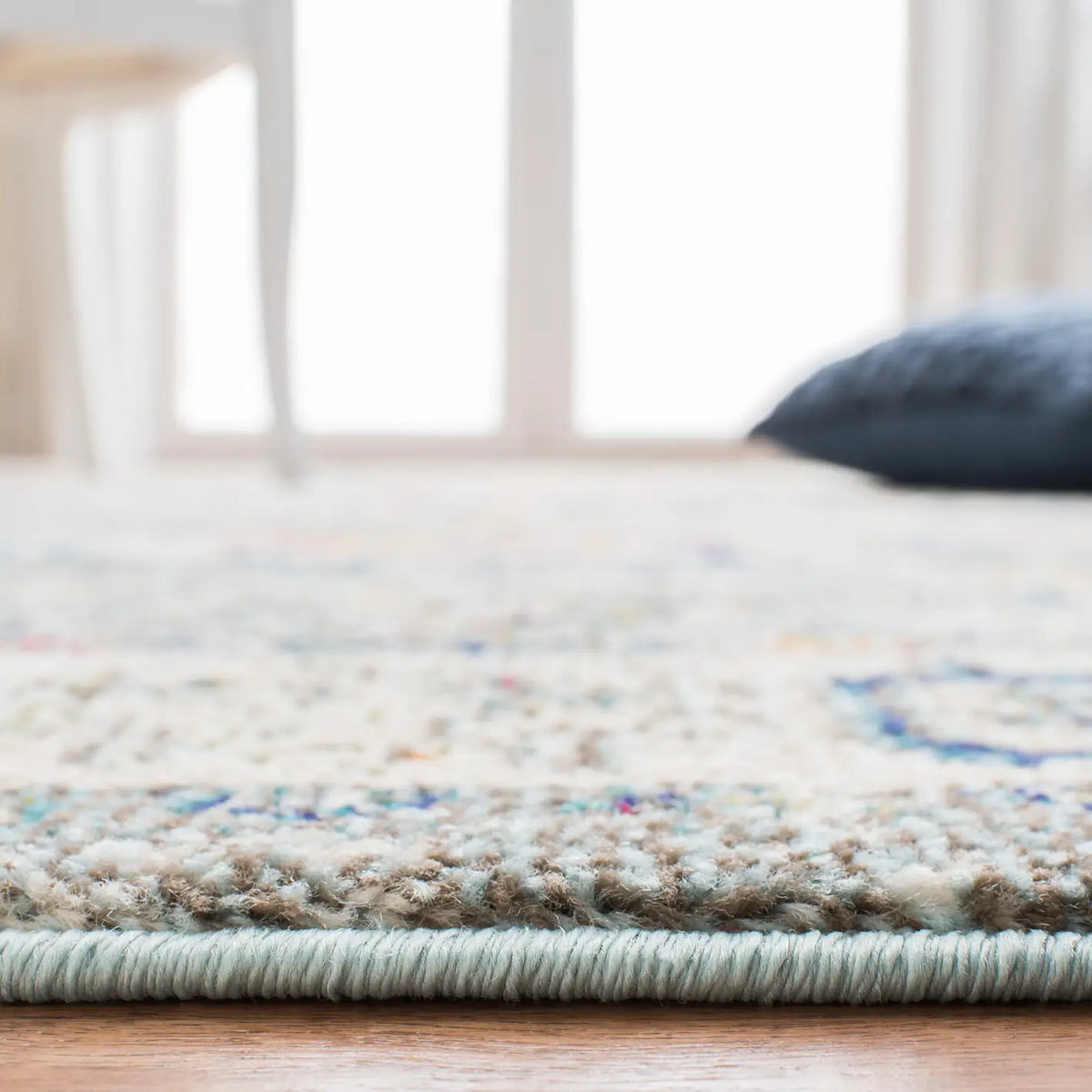 Safavieh Madison 4'-0" x 6'-0" Rug in Grey / Ivory