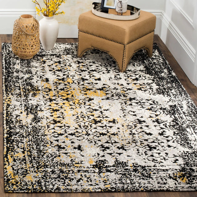 Safavieh Classic Vintage 4'-0" x 6'-0" Rug in Black / Silver