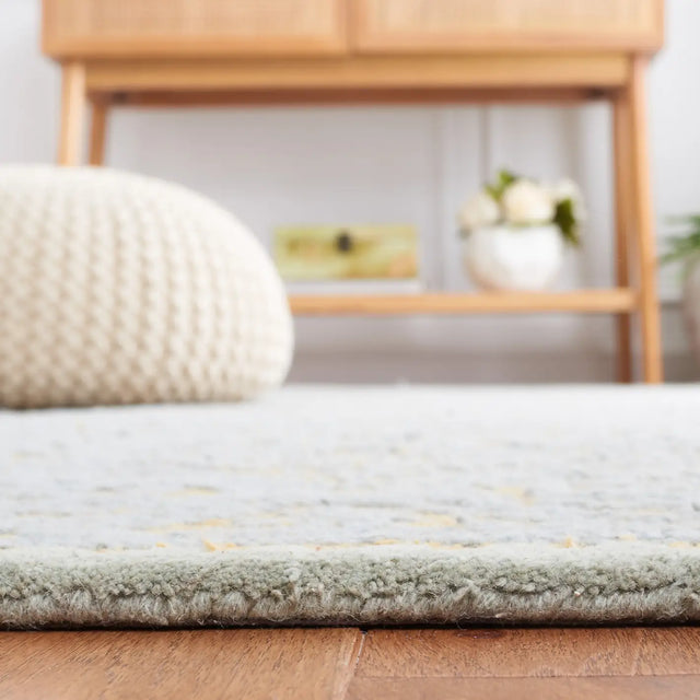 Safavieh Cambridge 4'-0" x 6'-0" Rug in Blue / Gold