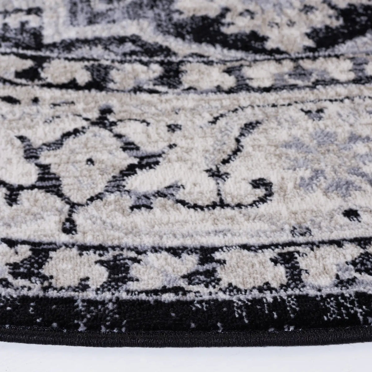 Safavieh Brentwood 6'-7" x 6'-7" Rug in Black / Grey