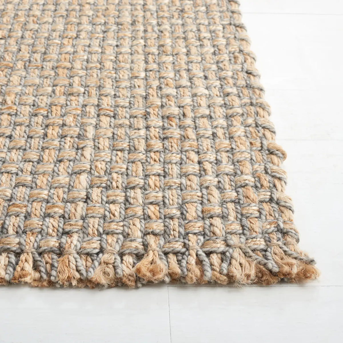 Safavieh Natural Fiber 4'-0" x 6'-0" Rug in Natural / Grey