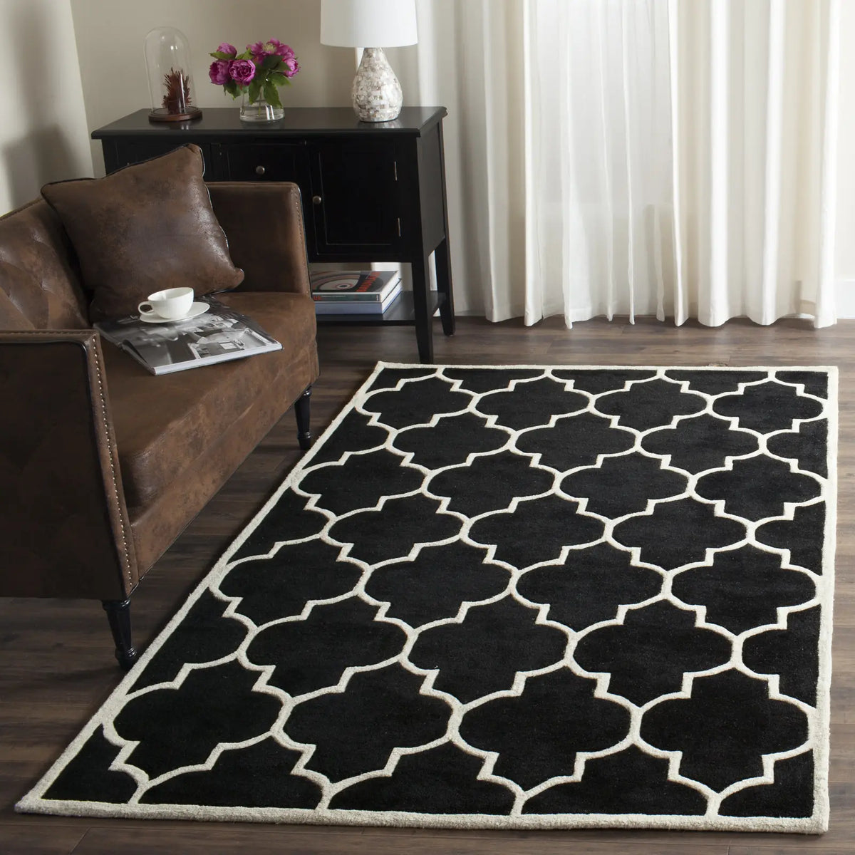 Safavieh Chatham 5'-0" x 8'-0" Rug in Black / Ivory