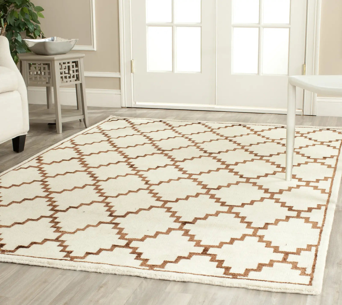 Safavieh Mosaic 4'-0" x 6'-0" Rug in Ivory / Brown