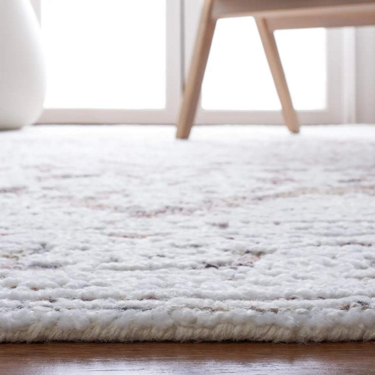 Safavieh Metro 4'-0" x 6'-0" Rug in Ivory / Rust