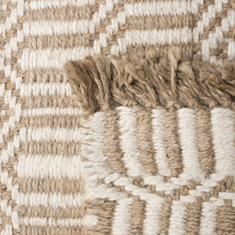 Safavieh Natural Fiber 4'-0" x 6'-0" Rug in Natural / Ivory