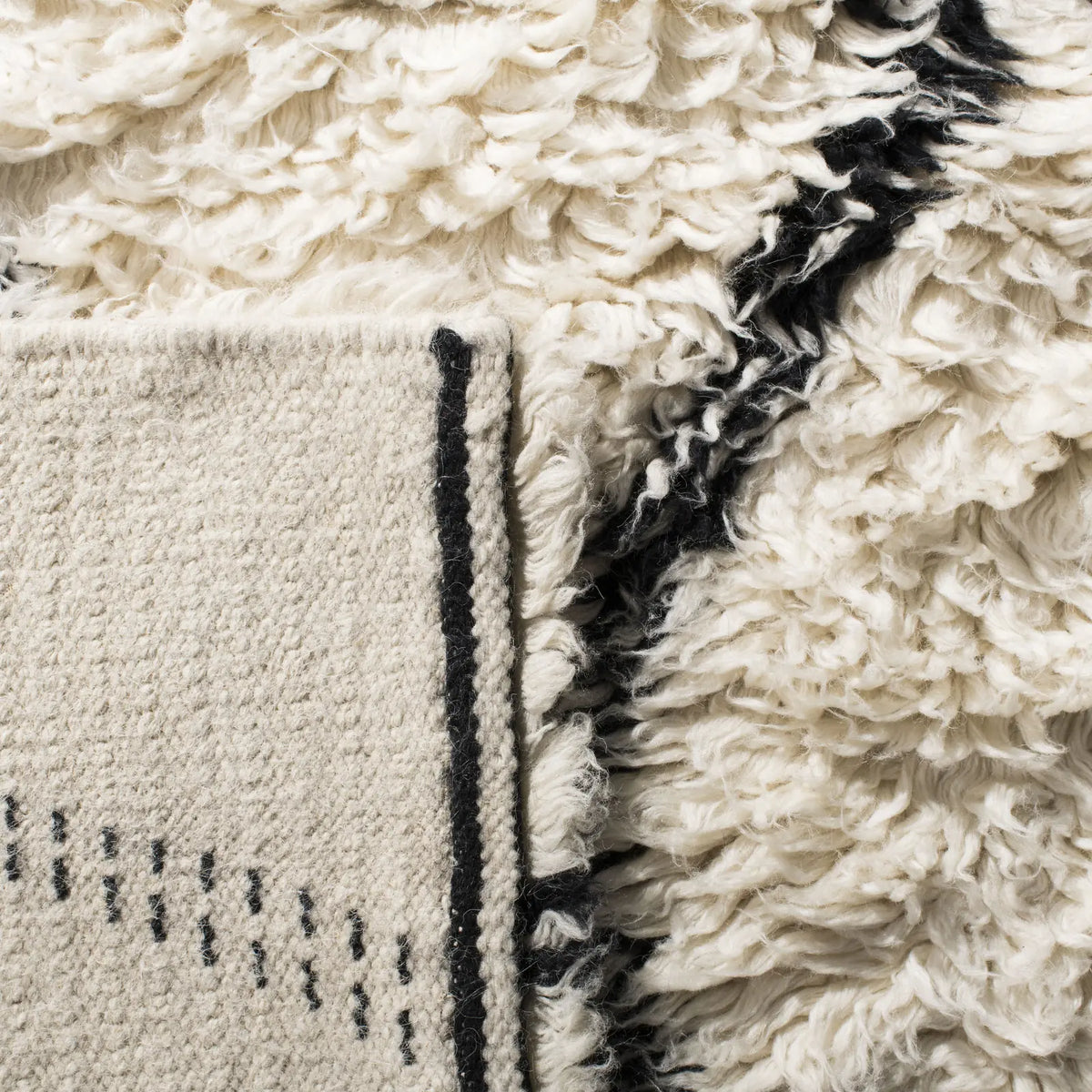 Safavieh Kenya 5'-0" x 8'-0" Rug in Black / Ivory