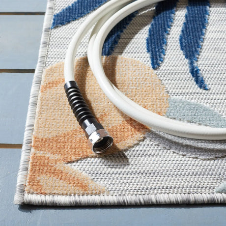 Safavieh Cabana 4'-0" x 6'-0" Rug in Grey / Rust