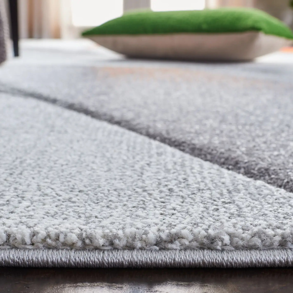 Safavieh Hollywood 4'-0" x 6'-0" Rug in Grey / Orange