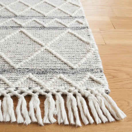 Safavieh Vermont 4'-0" x 6'-0" Rug in Grey / Ivory