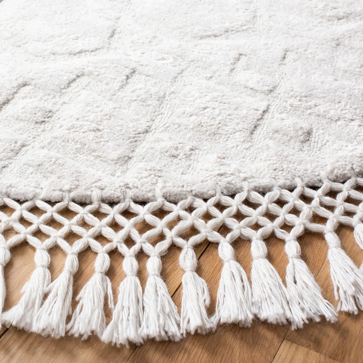 Safavieh Casablanca 7'-0" x 7'-0" Rug in Ivory