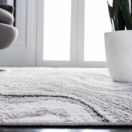 Safavieh Amelia 4'-5" x 6'-5" Rug in Light Grey / Ivory