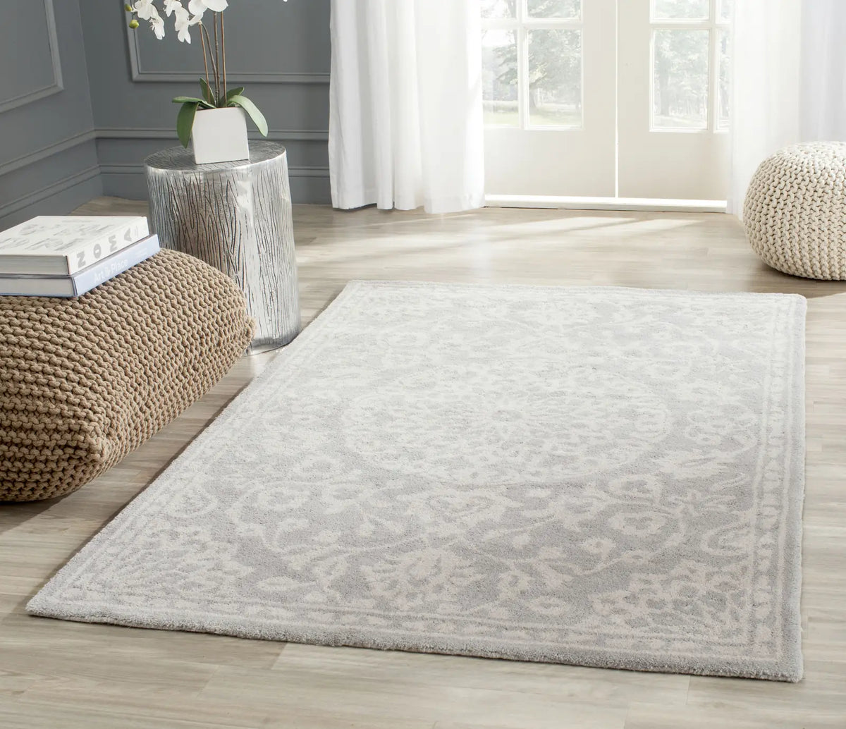 Safavieh Bella 4'-0" x 6'-0" Rug in Grey / Silver