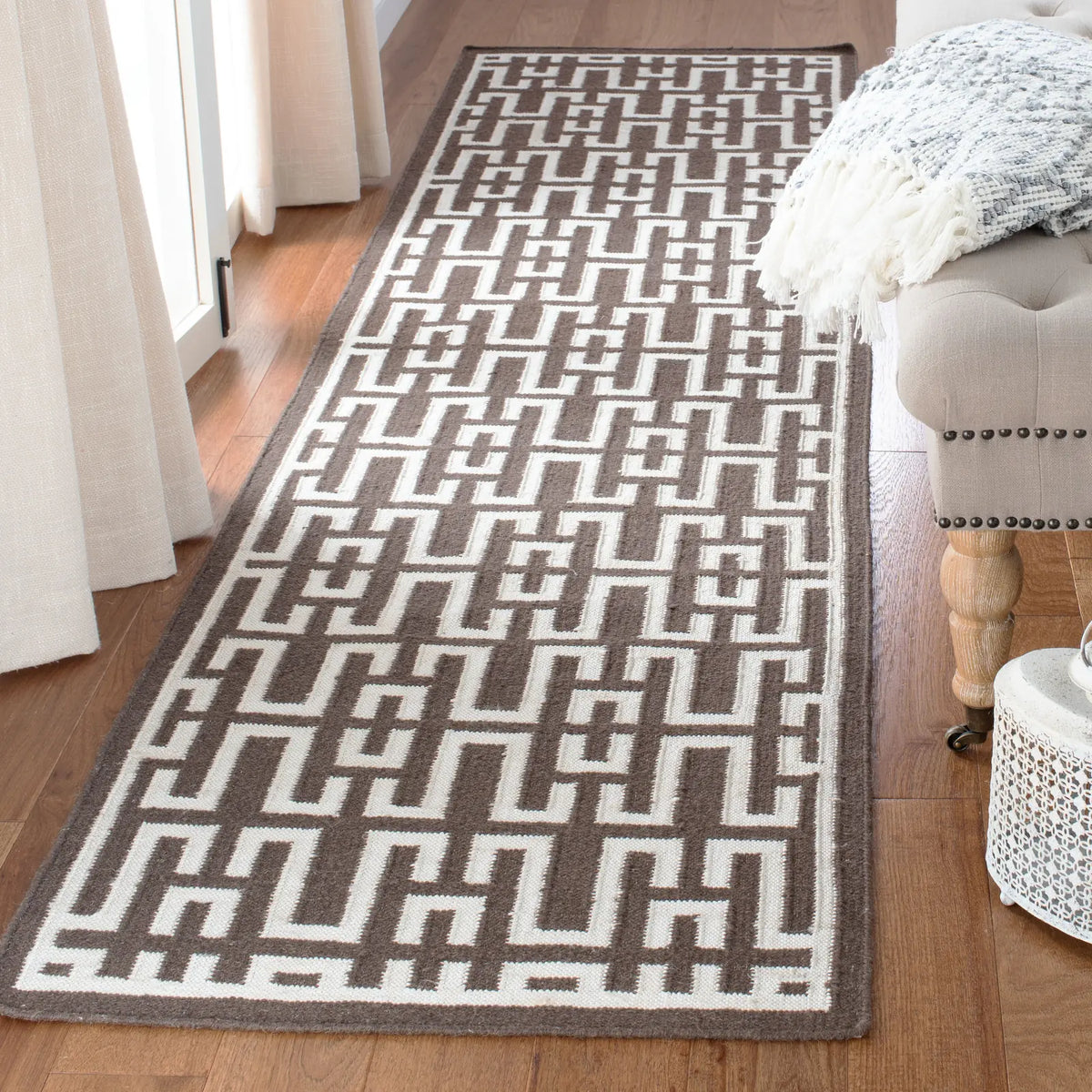 Safavieh Dhurries 2'-6" x 10'-0" Rug in Chocolate / Ivory