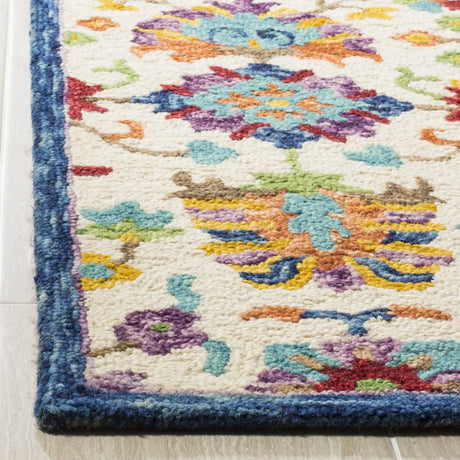 Safavieh Aspen 4'-0" x 6'-0" Rug in Ivory / Blue