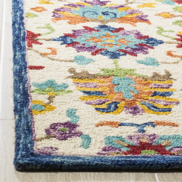 Safavieh Aspen 4'-0" x 6'-0" Rug in Ivory / Blue