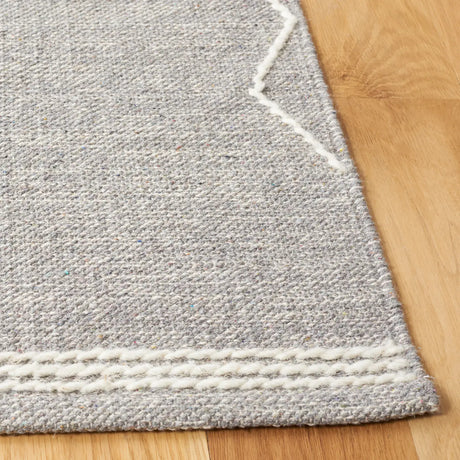 Safavieh Kilim 4'-0" x 6'-0" Rug in Grey / Ivory
