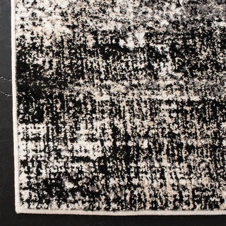 Safavieh Adirondack 4'-0" x 6'-0" Rug in Silver / Black
