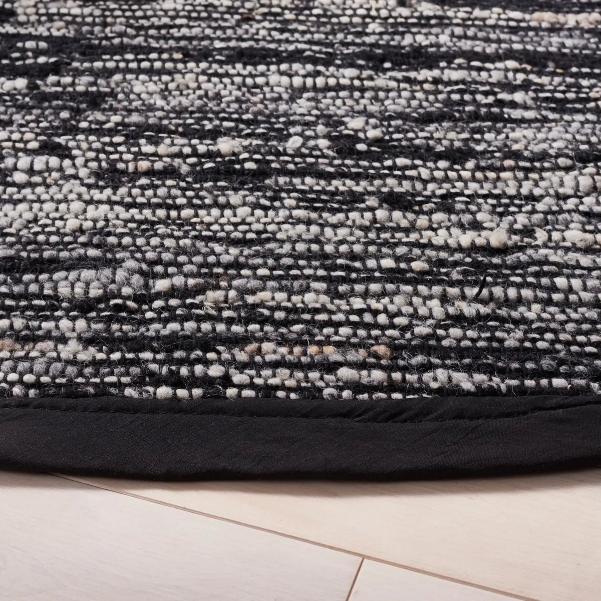 Safavieh Natura 6'-0" x 6'-0" Rug in Black