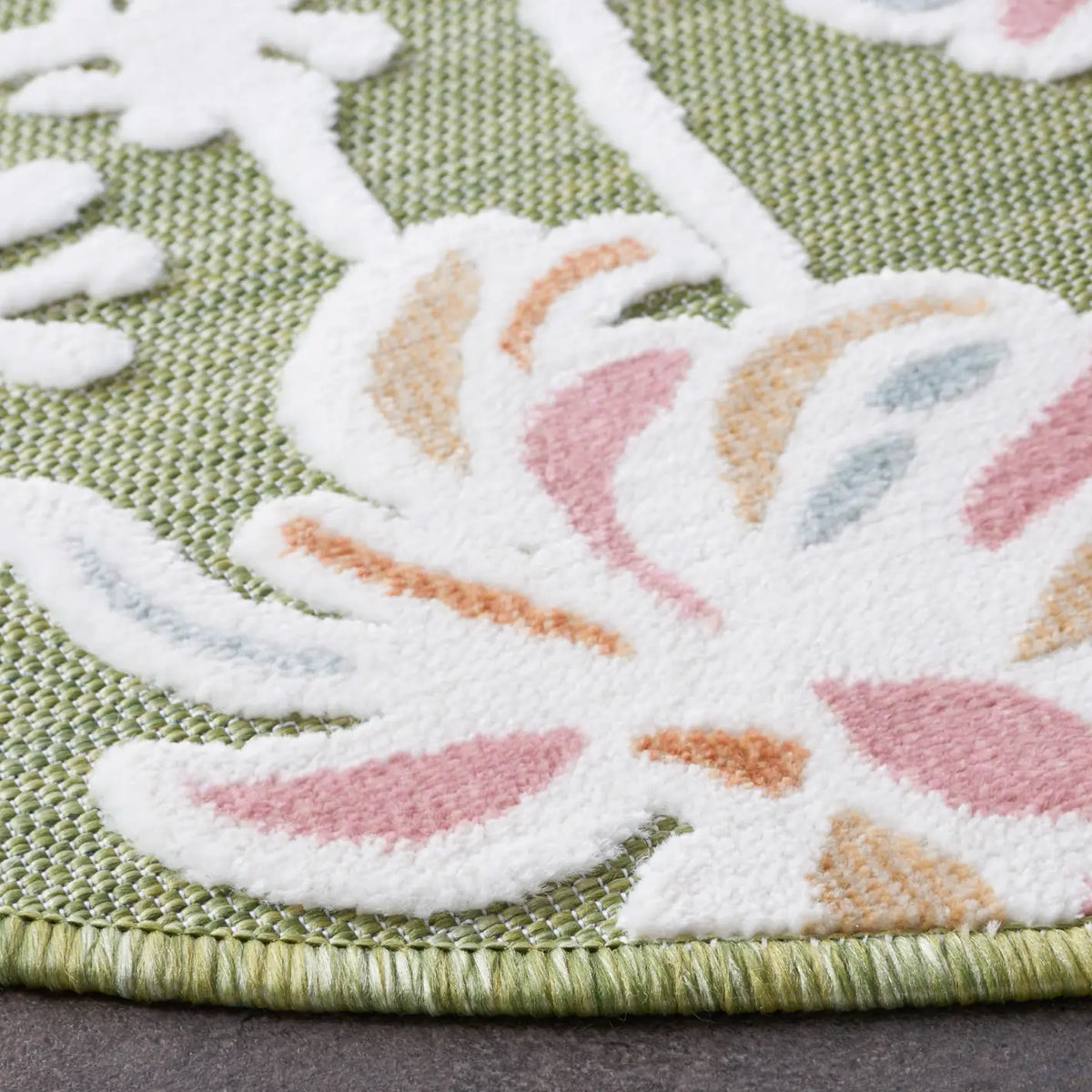 Safavieh Cabana 6'-5" x 6'-5" Rug in Green / Pink