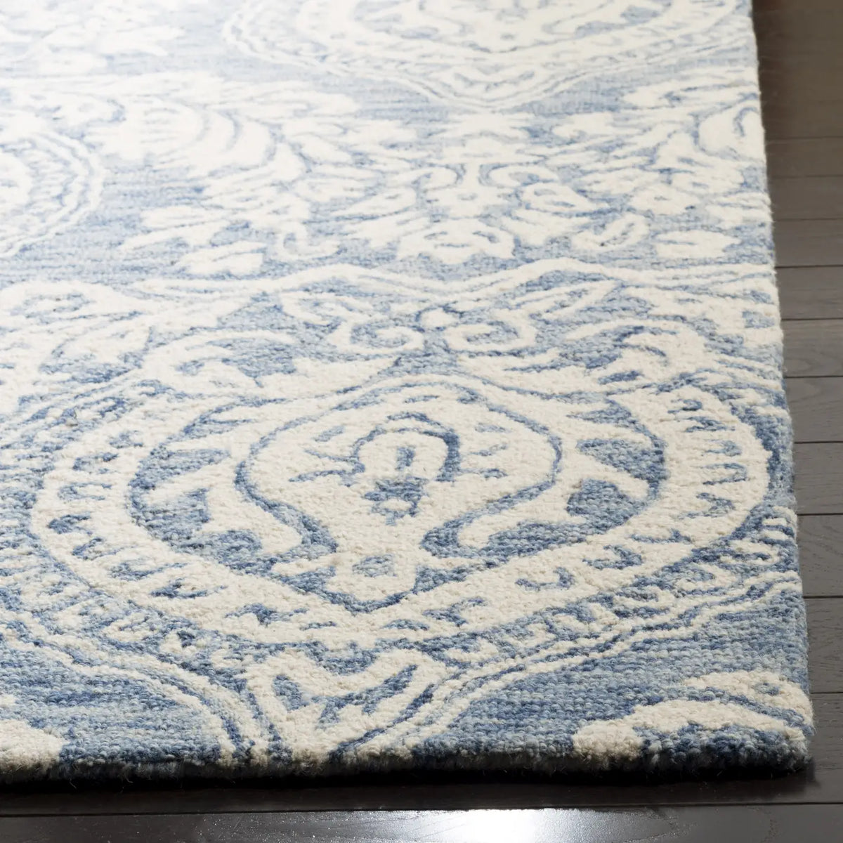 Safavieh Micro-Loop 5'-0" x 8'-0" Rug in Blue / Ivory
