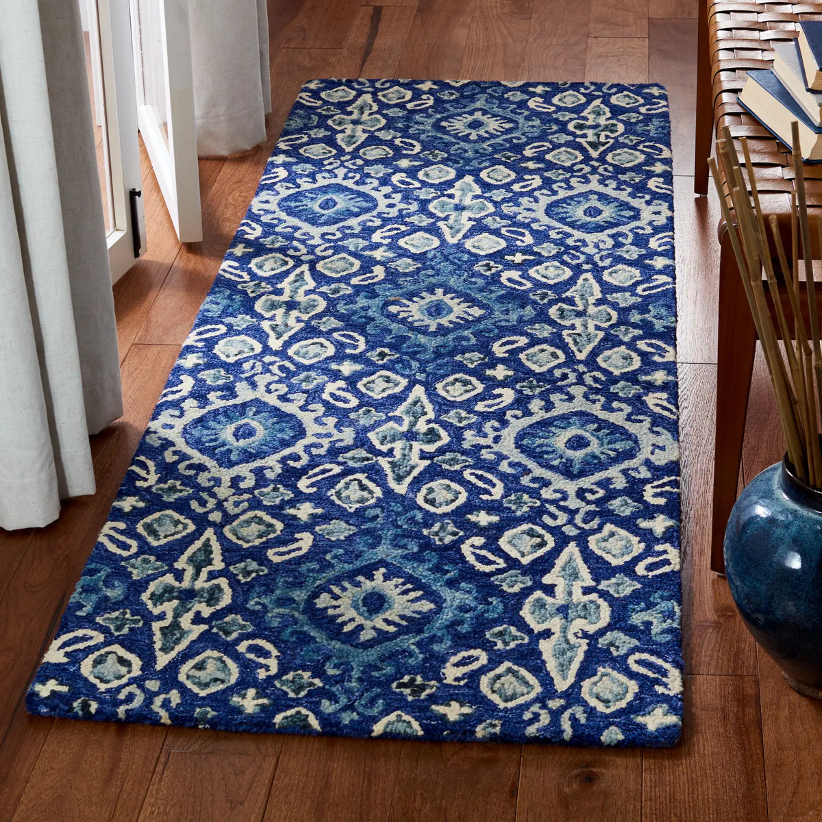 Safavieh Aspen 2'-3" x 7'-0" Rug in Navy / Beige