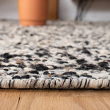 Safavieh Natura 5'-0" x 8'-0" Rug in Beige / Grey
