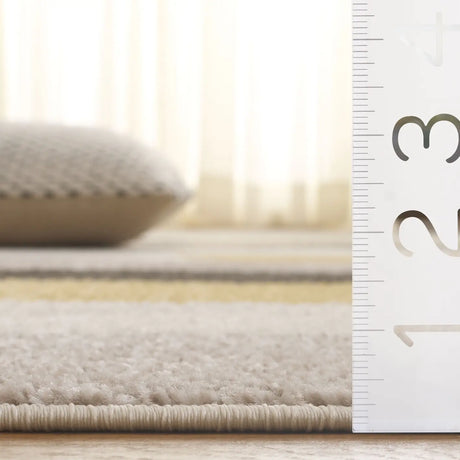 Safavieh Adirondack 4'-0" x 6'-0" Rug in Beige / Yellow