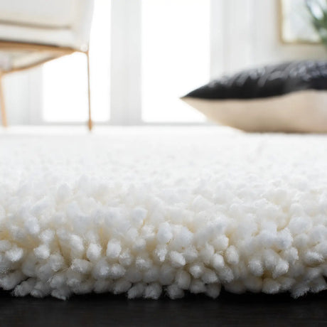 Safavieh Ultimate Shag 4'-0" x 6'-0" Rug in Ivory