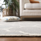 Safavieh Dhurries 4'-0" x 6'-0" Rug in Dark Grey / Ivory