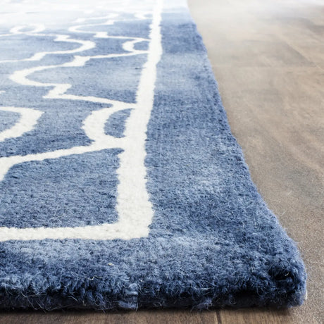 Safavieh Dip Dye 6'-0" x 9'-0" Rug in Navy / Ivory