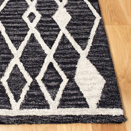 Safavieh Micro-Loop 5'-0" x 8'-0" Rug in Charcoal / Ivory