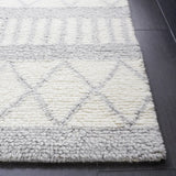 Safavieh Vermont 4'-0" x 6'-0" Rug in Ivory / Grey
