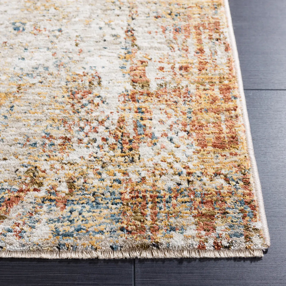 Safavieh Silverado 4'-0" x 6'-0" Rug in Ivory / Gold