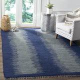 Safavieh Montauk 4'-0" x 6'-0" Rug in Navy