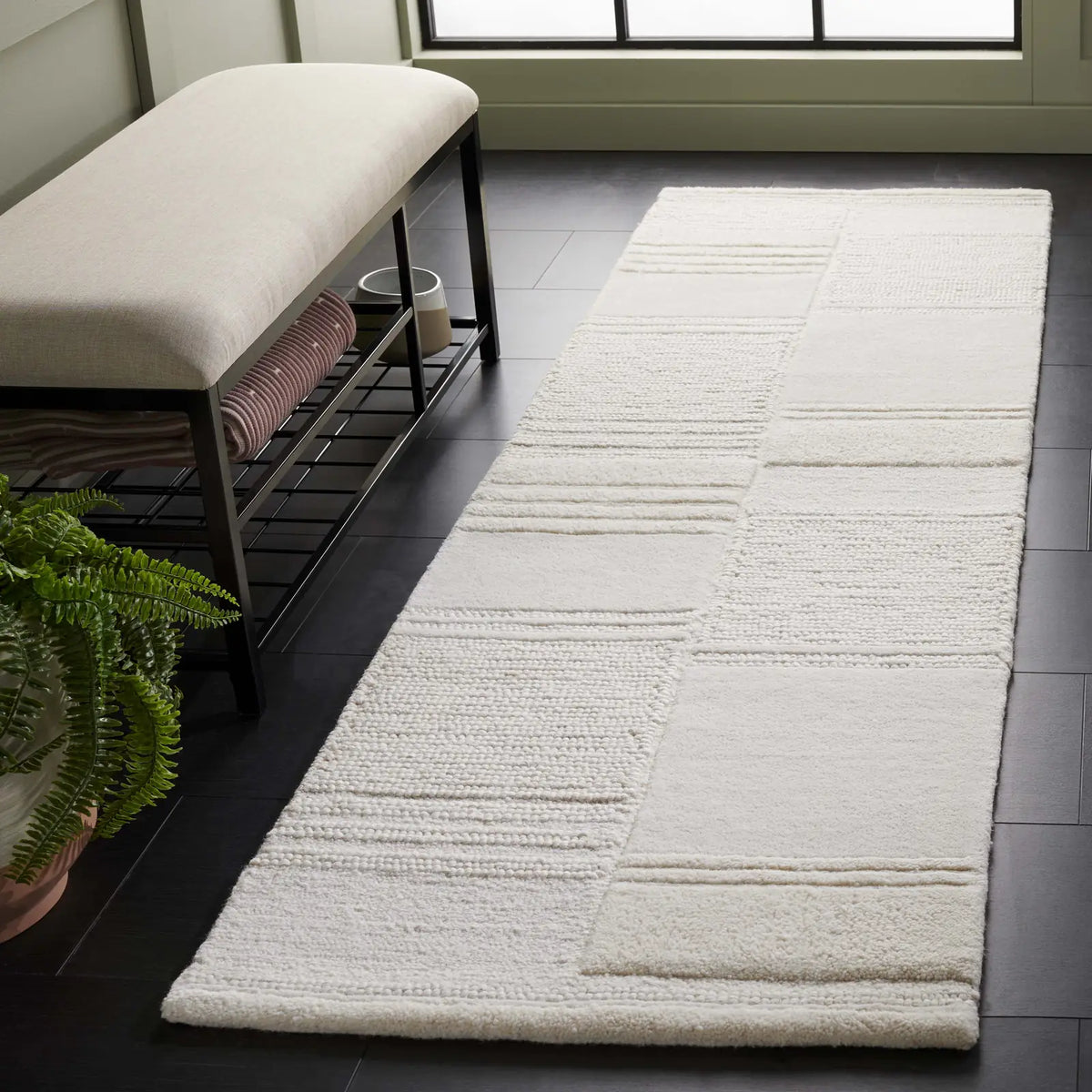 Safavieh Manhattan 2'-3" x 8'-0" Rug in Ivory / Beige