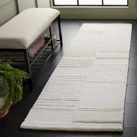 Safavieh Manhattan 2'-3" x 8'-0" Rug in Ivory / Beige