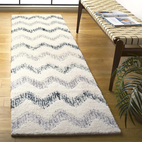 Safavieh Soho 2'-3" x 8'-0" Rug in Ivory / Grey