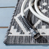 Safavieh Courtyard 4'-0" x 5'-7" Rug in Black / Ivory